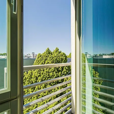 Yellow Apartman *
