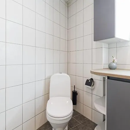 Yellow Apartman